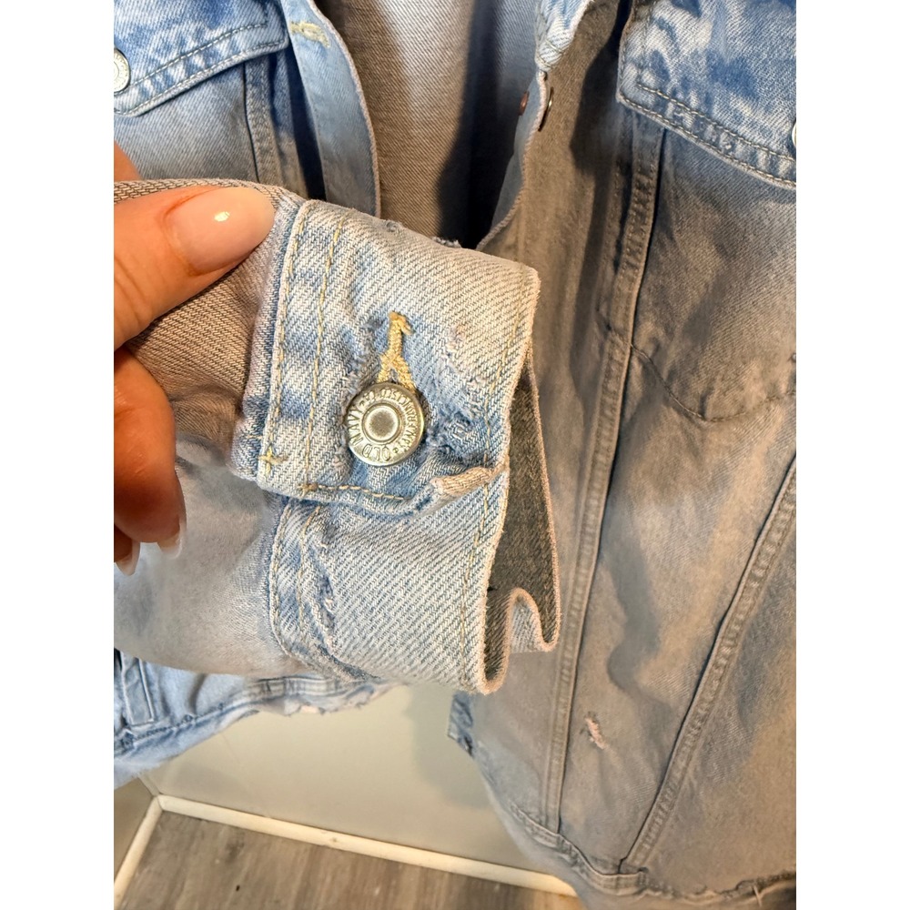 Old Navy Boyfriend Plus Light Wash Distressed Denim Trucker Jacket Women 4X Plus - Picture 7 of 9